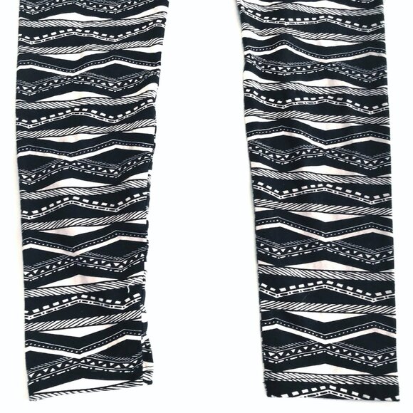 PINK Victoria's Secret VS Dog Small Black White Cotton Geometric Leggings - Picture 8 of 10